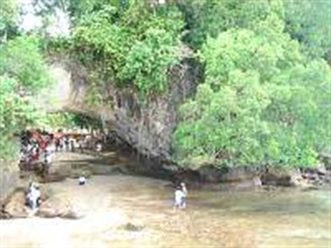Kejadian ini berlangsung pada tanggal 1 maret 2014 lalu. Keunikan Karang Bolong di Kawasan Anyer