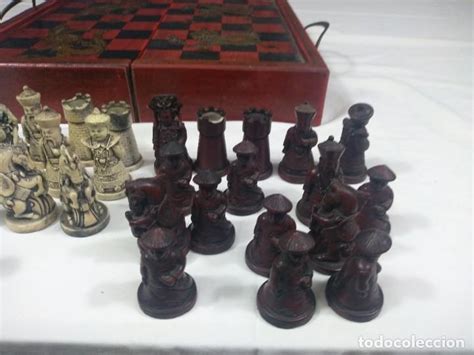 Tiene un tablero de tela y 25 piezas negras y 25 piezas rojas con caracteres chinos en ellas. ajedrez chino - Comprar Juegos de mesa antiguos en todocoleccion - 213079920
