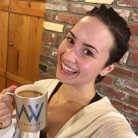 32 No Makeup Celebrity Selfies That Are Totally Gorgeous Mugeek