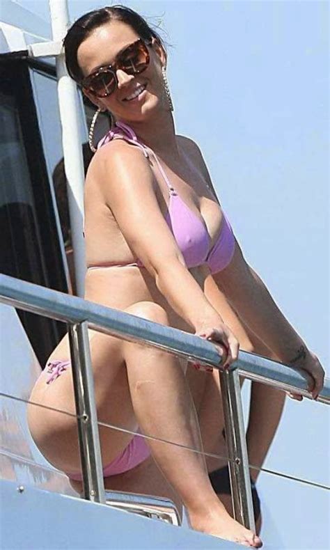 Katy Perry Poses In Pink Bikini At Sydney Harbour