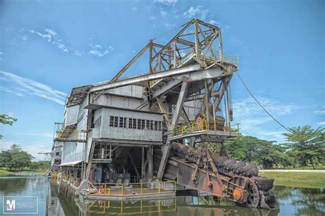 5 (tt5) weighs 4,500 tons, supported by a pontoon of 75 metres in length, 35 metres in width and 3 metres in depth. View of TT5 from the dredging end - Picture of Tanjung ...