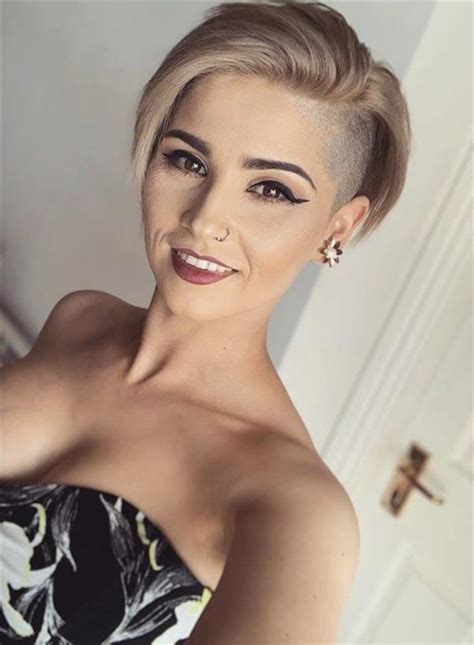 these female short hairstyle can also be sexy simple and fashionable ！