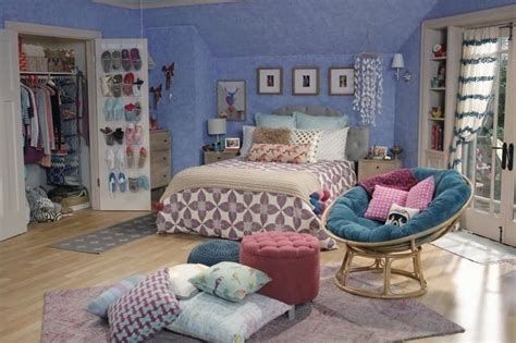 12 Tv Bedrooms Youll Totally Fall In Love With Character Bedroom