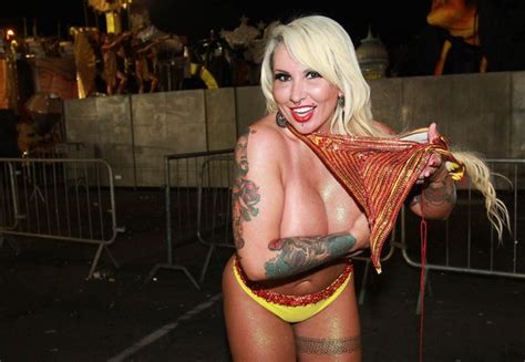 Sabrina Boing Boing Mostra Os Peitos No Carnaval 2015 Revistas