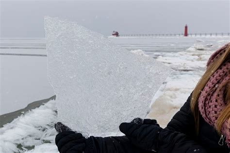 Mesmerizing Timelapse Shows Ice Shards Forming Along Lake Michigan