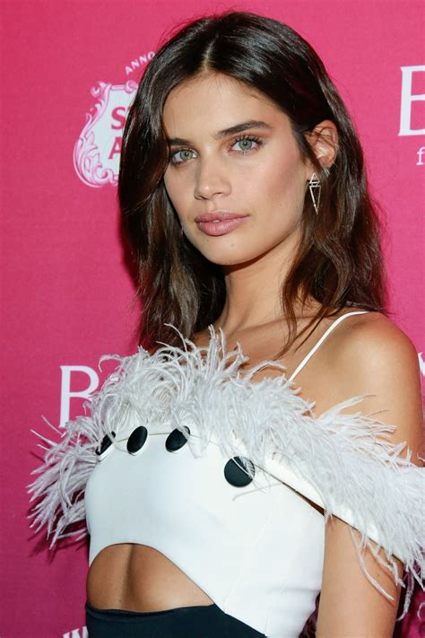 Obwohl ihre eltern dagegen waren, begann sara sampaio als jugendliche ihre modelkarriere. Sara Sampaio Latest Photos - Page 16 of 31 - CelebMafia