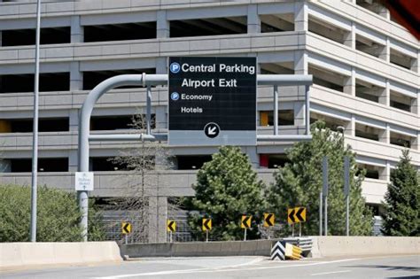 Logan Airports New Uber And Lyft Fees Rules Not As Severe As Proposed