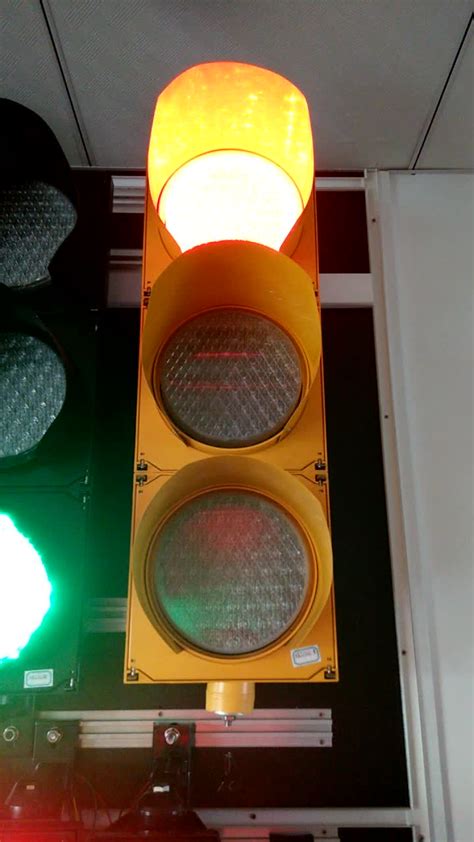 200mm Red Yellow Green Led Traffic Signal Semaphore Buy High Quality