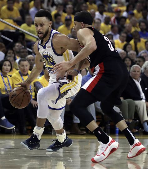 Trail Blazers Seth Curry Vs Warriors Steph Curry The Brothers Head