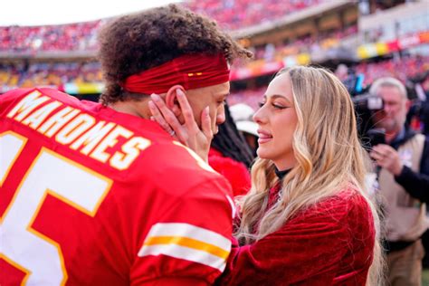 Patrick Mahomes Wife Brittany Condemned By Peta For Vacation Photo