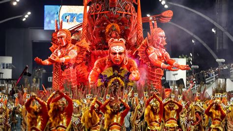 Brasil Arranca El Carnaval En Una Noche Fría Pero Vibrante Telemundo