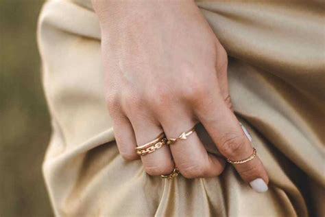 25 How To Wear Multiple Rings On One Hand 042023 Interconex