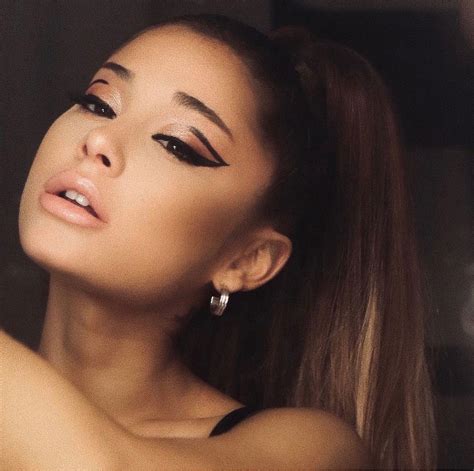 Ariana Grande Eye Makeup Tutorial