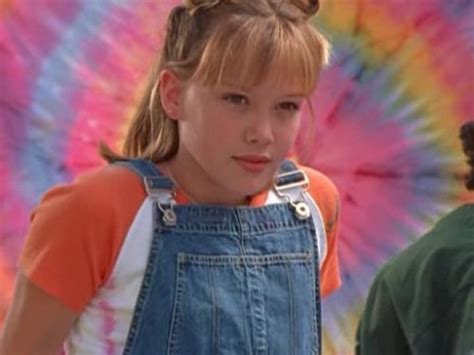 today overalls are a staple in every fashion girl s closet hilary duff dressing like lizzie