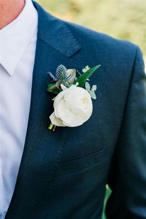 How To Pin A Boutonniere In 3 Easy Steps Suitshop