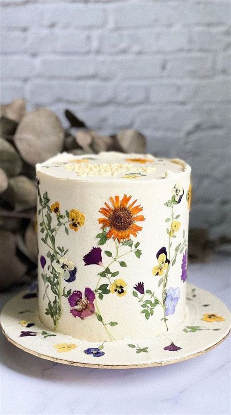 10 edible flower wedding cakes { pressed flower cake ideas 2021 } wedding cakes with flowers