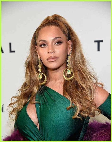 The Best Foundations For Dark Skin Tones According To Beyoncés Makeup Trends Rave