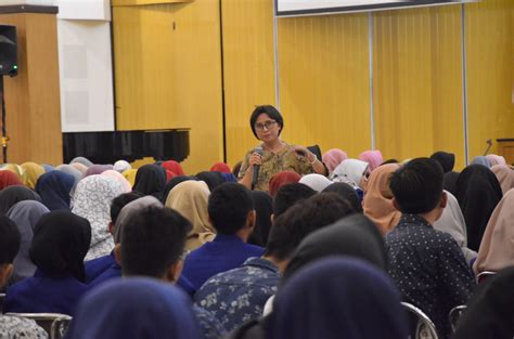 MAHASISWA BARU PERLU KUASAI BAHASA INGGRIS | Universitas Negeri Yogyakarta