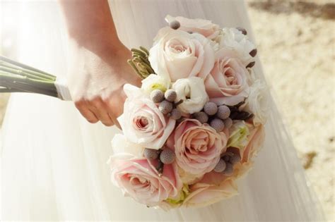 why do brides throw the bouquet at weddings flowers tradition explained metro news