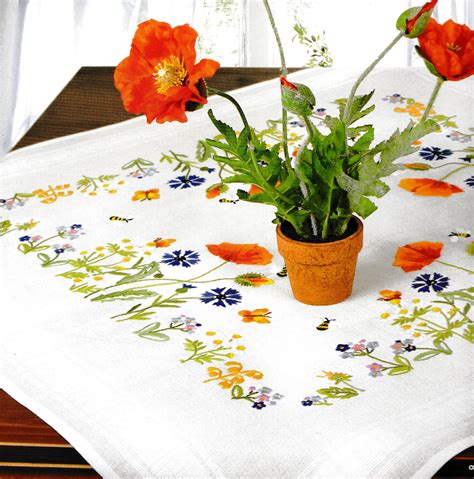 Tablecloth 34x34 Inch Embroidery Technic Satin Stitch Base Material