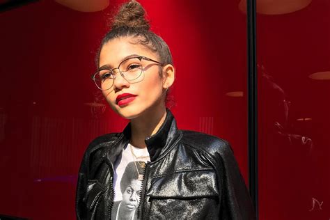 Zendayas Classic Red Lip Is The Best Beauty Look This Week Elle Canada
