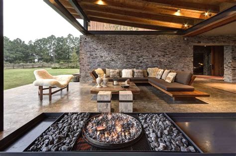 Mar 26, 2021 · blonde decking wood is a popular choice for contemporary garden design, but a warm shade can look just as smart. Modern-day Hacienda with Stone Walls