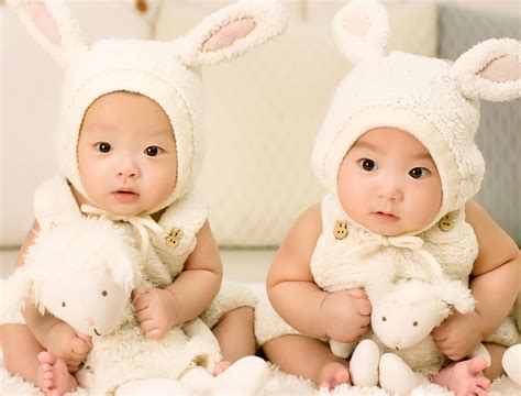 Menarik Ini Fakta Fakta Tentang Bayi Kembar Inspirasi Shopee