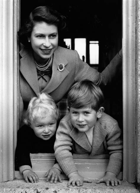 مجلة هي On Twitter الأمير تشارلز كان في الثالثة من عمره عندما أصبح ولي لعهد بريطانيا T