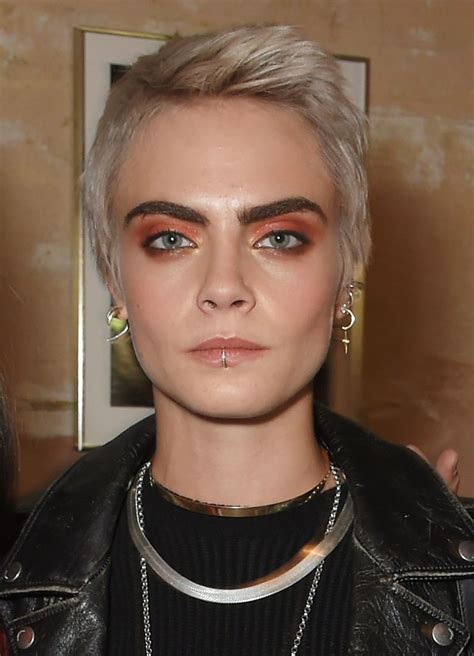 Bagaimana cara kamu move on dari hubungan jangka panjang? Cara Delevingne just debuted a bold new facial piercing ...