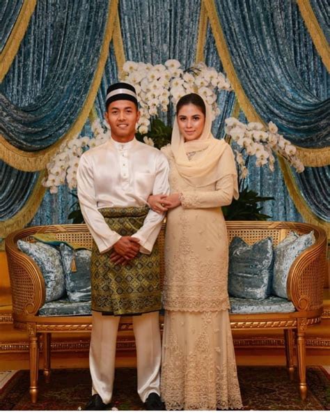 On 24 august 2018, she married his highness tengku abu bakar ahmad bin almarhum tengku arif bendahara tengku abdullah. "Cantiknya lah Tengku ni alahai". Majlis lenggang perut ...