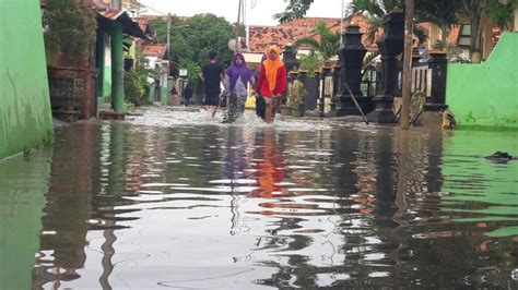 Menurut pantauan relawan laz sidogiri mengatakan, kelurahan delpenang kota. Antisipasi Banjir Sampang, Pemprov Jatim Siapkan Anggaran ...