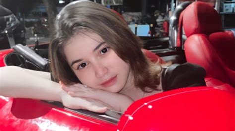 Potret Cantik Clara Lasut Aspri Ke Hotman Paris