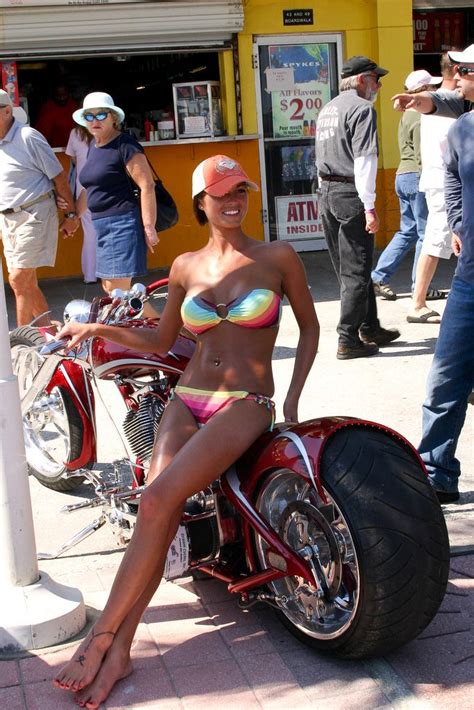 Hot Motorcycle Mama Tiny Bikini Nice Bike Too Chicas En Moto Motos Chicas