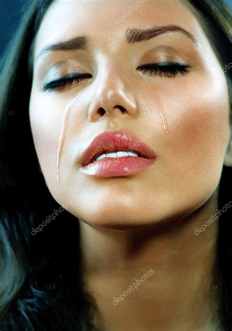 Mujer Llorando Lágrimas Grito — Fotos De Stock © Subbotina 29983801
