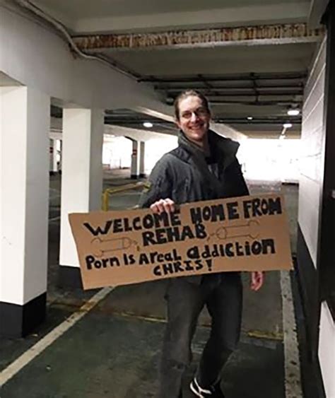 25 Funny Airport Pick Up Signs That Really Say Welcome Home Bouncy