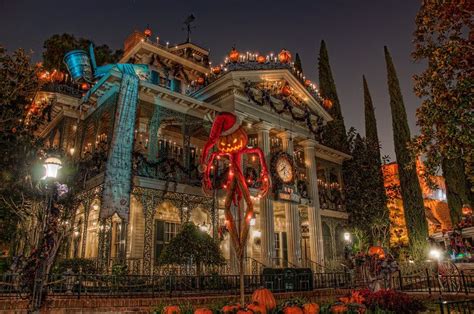 Disneyland The Haunted Mansion Halloween Tour Haunted Mansion