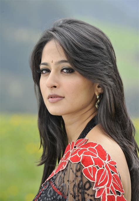 Anushka Shetty Latest Hot And Beautiful Photos In Saree Hot Actress In