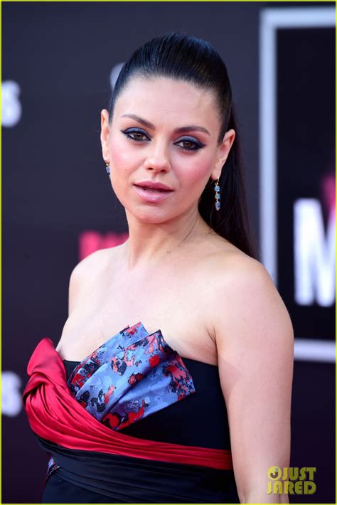 Pregnant Mila Kunis Kristen Bell More Step Out For Bad Moms