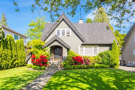 Your front yard landscaping is one of your home's focal points. 37 Inspiring Front Yard Landscaping Ideas - Page 3 of 3