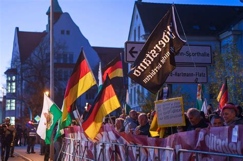 Zentrum Für Politische Schönheit Demonstranten Aus Chemnitz Entlarven Sich Selbst