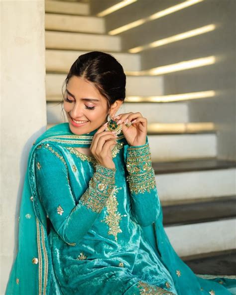 Ayeza Khan Looks Stunning In Teal Velvet Dress Pictures