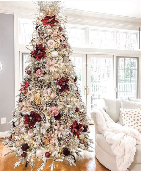 20 Elegant Christmas Tree Decorations