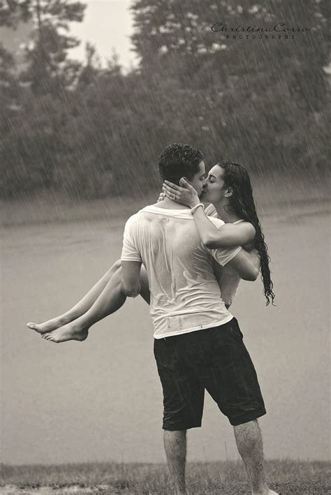 Notebook Style Engagement Shoot Kissing In The Rain Photography In The Rain Trend