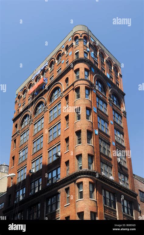 Traditional Art Deco Building In New York City Stock Photo Alamy