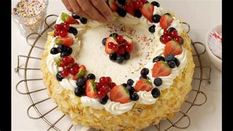 Decorate A Cake With Fruit