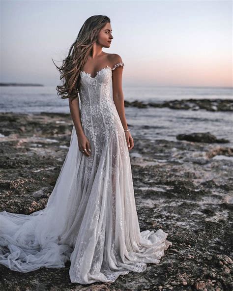 Beachy Wedding Dresses Best 10 Beachy Wedding Dresses Find The
