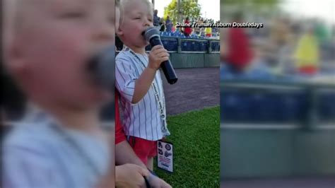 Toddlers Rendition Of The National Anthem Goes Viral Abc13 Houston