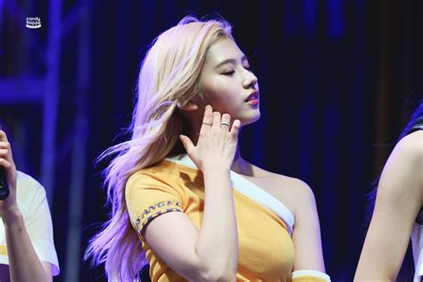9 Times Sana Revealed Her Sexy Shoulders Koreaboo