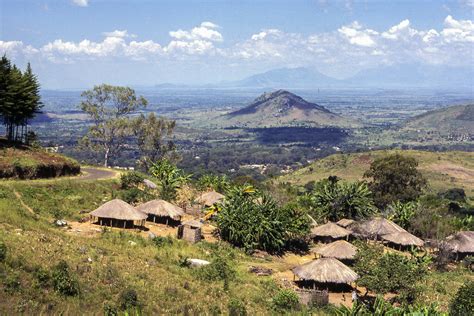 014 37 1987 04 16 Village With Zomba Below From The Road U Flickr