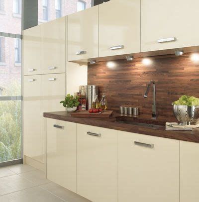Looking for high gloss kitchen cabinets? Gloss and walnut | Wood worktop, Glossy kitchen, Kitchen ...